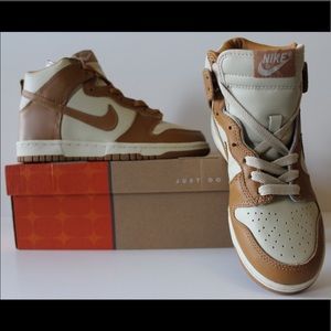 NIKE DUNK HIGH - WMNS - 7.5